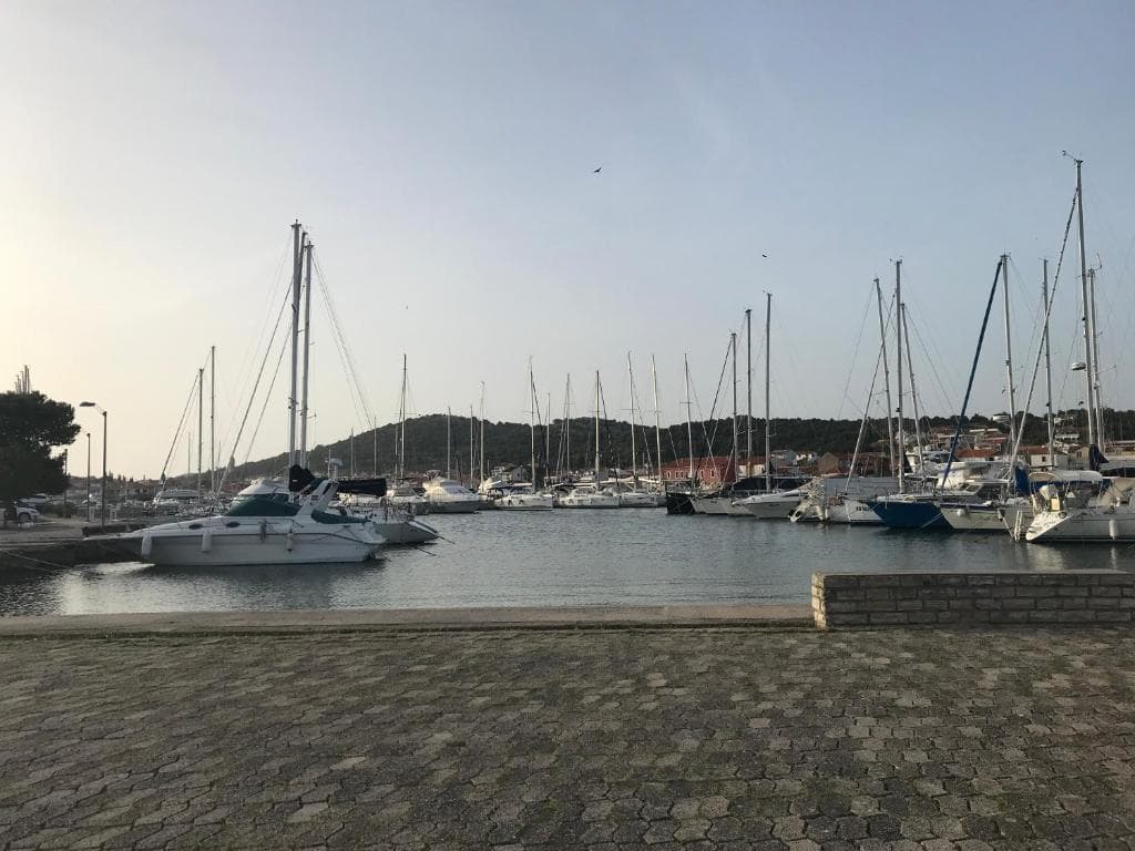 Marina u Jezerima u sumrak